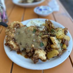 Cindy's Eagle Rock Restaurant - Fried chicken and gravy