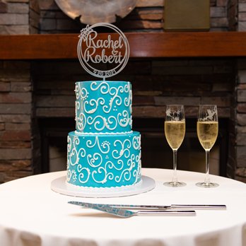 Duane Peck Wedding Photography - Wedding cake and champagne glasses - Photographers Near Me