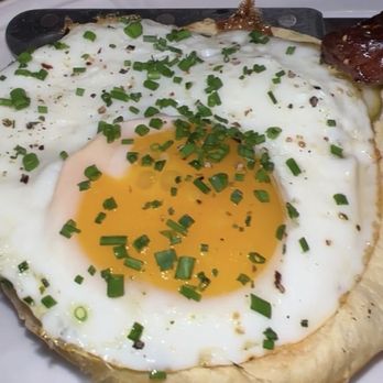 Au Cheval - Sunny side up egg - Bars Near Me - Chicago, Illinois
