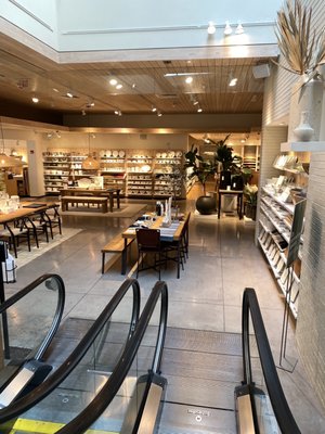 Crate & Barrel by null