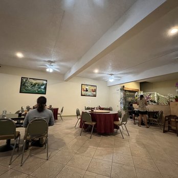 Lam's Garden - from the inside - Vietnamese Near Me - Hilo, Hawaii