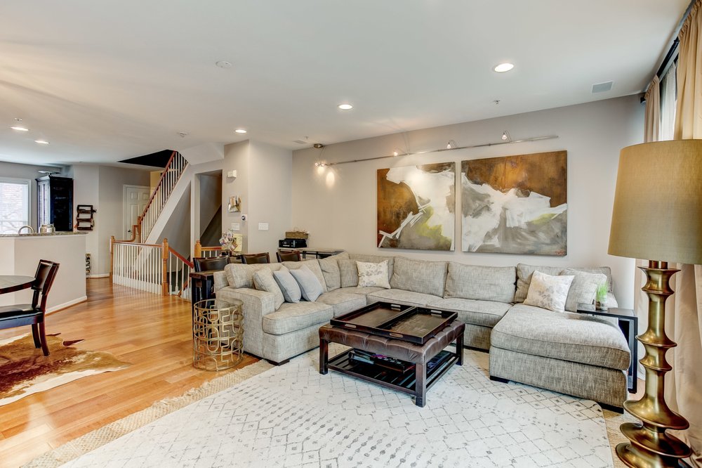 RON HOWARD & ASSOCIATES OF REMAX PREFERRED 30 Photos 1909 Thames St