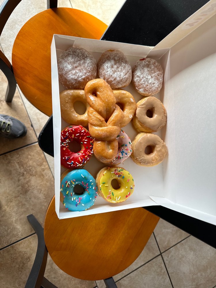 DONUT MART Updated August 2024 137 Photos & 55 Reviews 4501