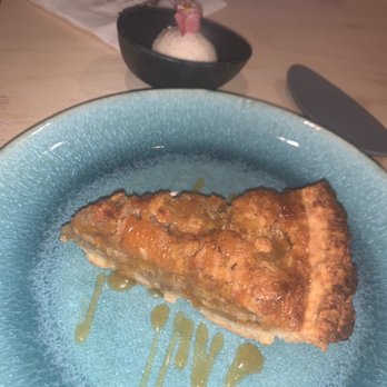 Bronzeville Winery - Salted Caramel Peach Pie - New American Near Me - Chicago, Illinois