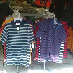 Novo Moda - En general vender ropa informal  como playeras, sudaderas y mezclilla.