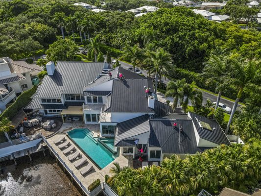 Modern Roofing Experts Logo