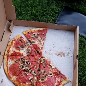 Martolli's Hand Tossed Pizza - Pizza Near Me - Ashland, Oregon