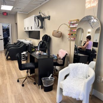 Aslanian Styles - Nail Salon Bar area - Hair Salons Near Me - South Miami, Florida Aslanian Styles - Nail Salon Bar area - Hair Salons Near Me - South Miami, Florida