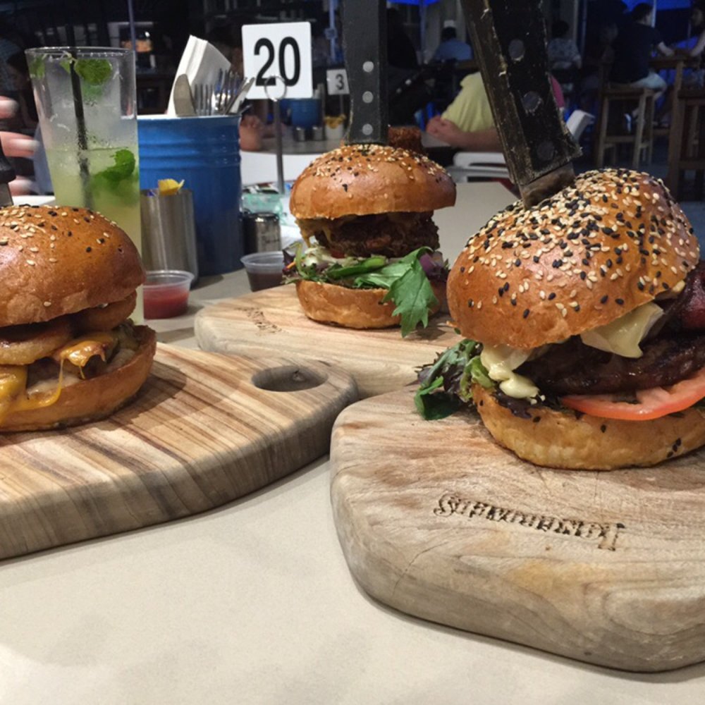 Awesome burgers! Awesome burgers!