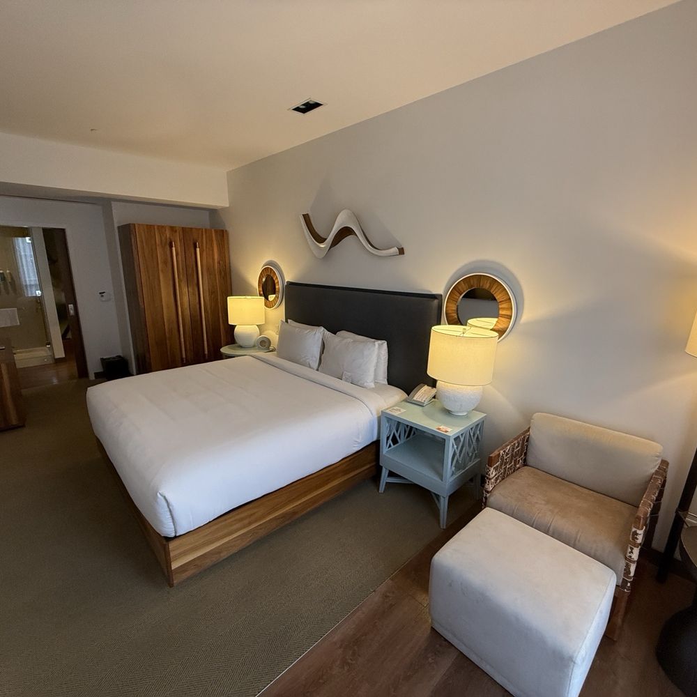 Standard king room Standard king room