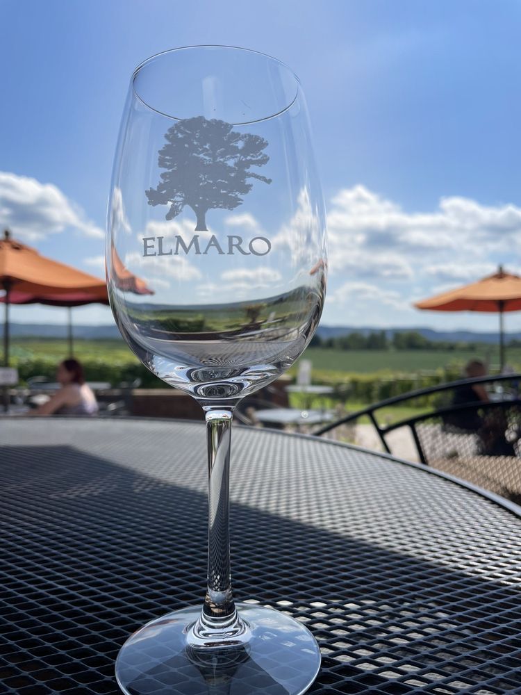 Elmaro Vineyard Logo