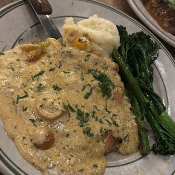 Ted's Bulletin Reston - Chicken Diane - Breakfast & Brunch Near Me - Reston, Virginia