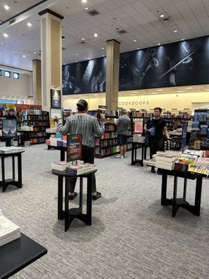 Barnes & Noble by null