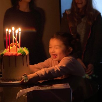 Hilton Americas - Room birthday cake siblings - Hotels Near Me - Houston, Texas