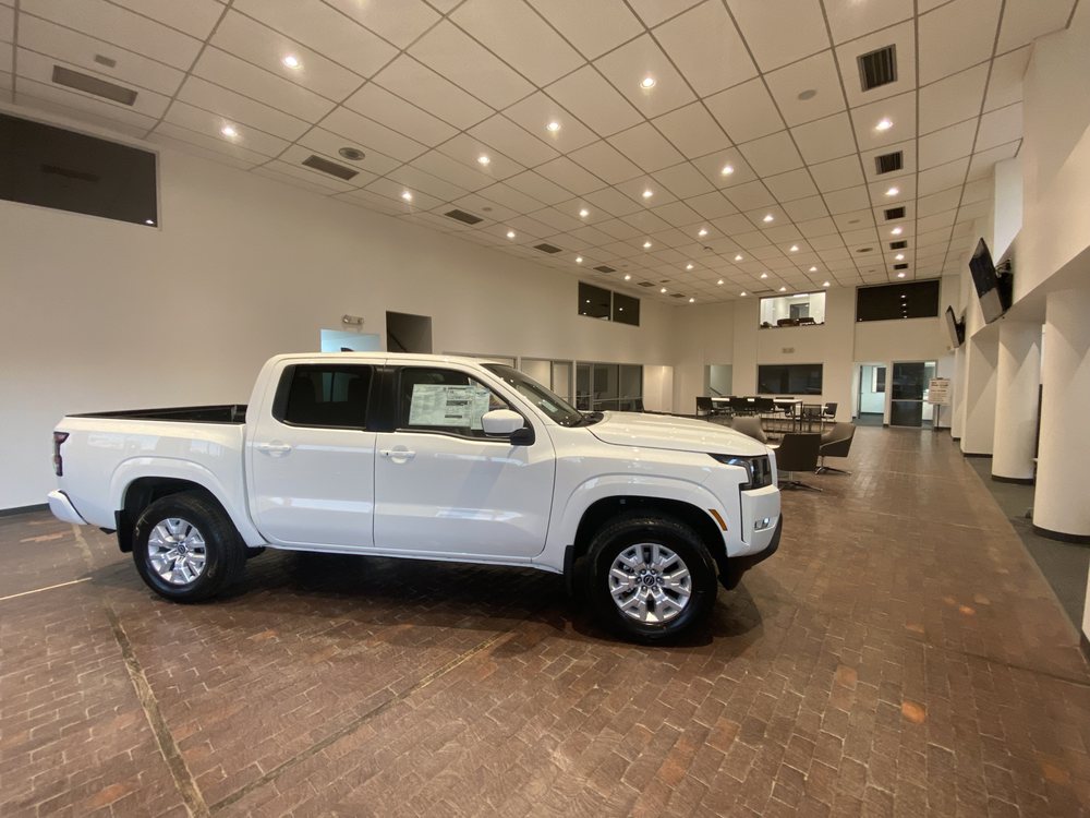 CONKLIN NISSAN HUTCHINSON Updated August 2024 10 Photos 1400 E