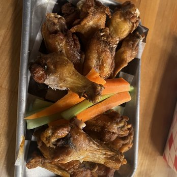 Sway x Bowlounge - Dry wings and no lemon pepper on the wings. HORRIBLE - Bowling Near Me - Fort Worth, Texas