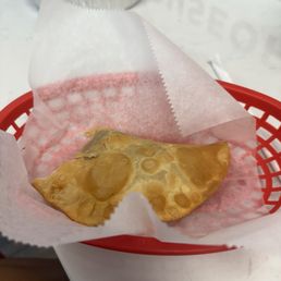Empanada de guava & queso. Mofonguito de pollo. Jugo de maracuya. Empanada de guava & queso. Mofonguito de pollo. Jugo de maracuya.