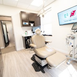 Riverside Oral Surgery - Treatment room featuring state-of-the-art technology.