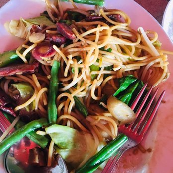 Rainbow Chinese Restaurant & Bar - Veggie Lo-mein, roasted pork, Gai-LAN - Chinese Near Me - Minneapolis, Minnesota
