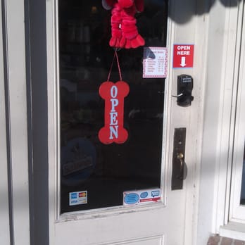 Scalawags - Door - Pet Stores Near Me - Kennebunkport, Maine Scalawags - Door - Pet Stores Near Me - Kennebunkport, Maine
