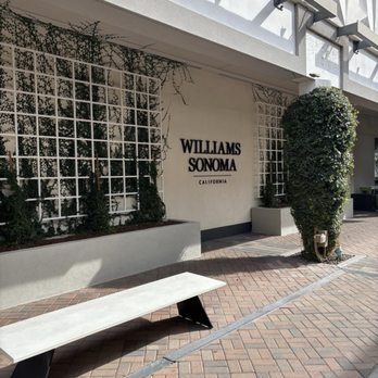 Biltmore Fashion Park - Shopping Centers Near Me - Phoenix, Arizona
