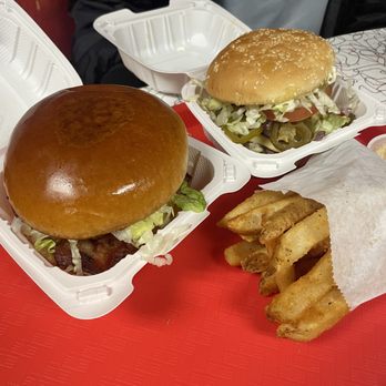 WALLY’S DRIVE-IN - Updated February 2026 - 142 Photos & 299 Reviews ...
