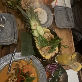 Lemongrass Brooklyn - Pineapple Fried Rice - Thai Near Me - Brooklyn, New York Lemongrass Brooklyn - Pineapple Fried Rice - Thai Near Me - Brooklyn, New York