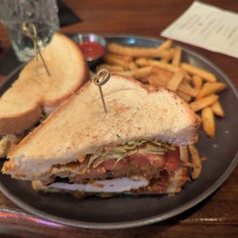Delaney's Tavern - Nashville hot chicken sandwich - New American Near Me - Orlando, Florida