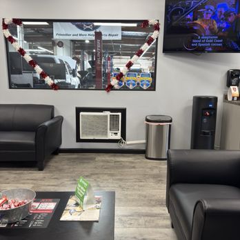 Placentia Super Service - Lobby - Auto Repair Near Me - Placentia, California Placentia Super Service - Lobby - Auto Repair Near Me - Placentia, California