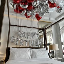 Golden Balloons NYC - Hotel room decor