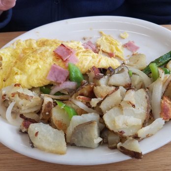 Francisco’s Country Kitchen - Ham and Egg Omelette - Breakfast & Brunch Near Me - Arroyo Grande, California