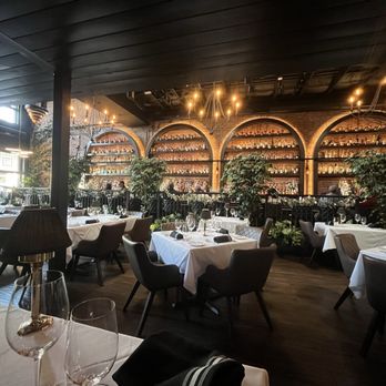 Elliott's Steakhouse - Steakhouses Near Me - Chandler, Arizona