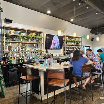 Kin Long Beach - Bar area - Thai Near Me - Long Beach, California