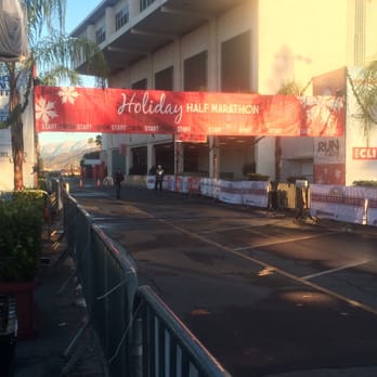 Holiday Half Marathon & 5K - 2014 5K start/finish line - Races & Competitions Near Me Holiday Half Marathon & 5K - 2014 5K start/finish line - Races & Competitions Near Me