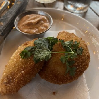 Estelle - Wine Bars Near Me - Saint Paul, Minnesota