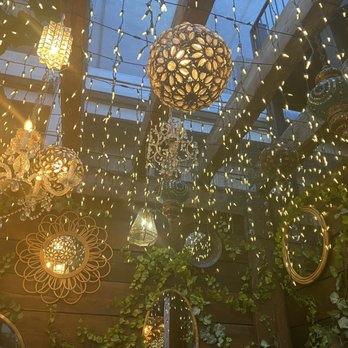 Paradise Park - Decor - Pizza Near Me - Chicago, Illinois