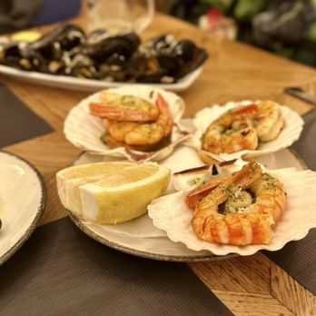 A Taberna do Bispo - Vieira A La Plancha Con Langostinos - awesome!!! - Tapas/Small Plates Near Me - Santiago de Compostela, C A Taberna do Bispo - Vieira A La Plancha Con Langostinos - awesome!!! - Tapas/Small Plates Near Me - Santiago de Compostela, C