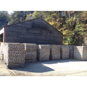 The Jack Daniel Distillery - Jack produces pallets and pallets of that delicious Tennessee whiskey. - Distilleries Near Me - Lynchburg, Tennessee The Jack Daniel Distillery - Jack produces pallets and pallets of that delicious Tennessee whiskey. - Distilleries Near Me - Lynchburg, Tennessee