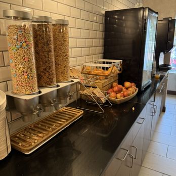 La Quinta by Wyndham Morgantown - Breakfast - Hotels Near Me - Westover, West Virginia La Quinta by Wyndham Morgantown - Breakfast - Hotels Near Me - Westover, West Virginia