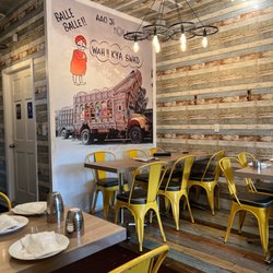Dhabewala Indian Shack - Interior