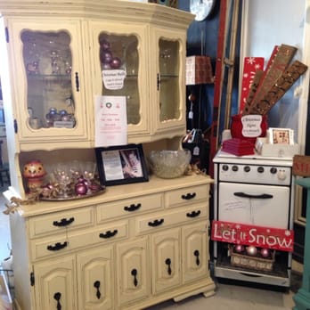 The Red Door - Love that cabinet, and a fully functioning 1940s stove!! Adorable!! - Antiques Near Me - Elk Grove, California The Red Door - Love that cabinet, and a fully functioning 1940s stove!! Adorable!! - Antiques Near Me - Elk Grove, California