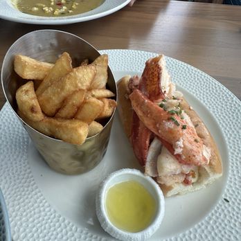 Atlantic - 1/2 lb lobster roll - Seafood Near Me - Orlando, Florida Atlantic - 1/2 lb lobster roll - Seafood Near Me - Orlando, Florida