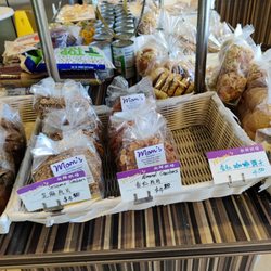 Mom's Bakery & Tea House