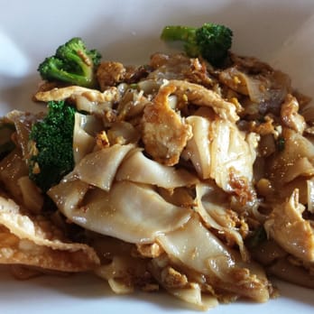 Thai Grata - Pad see ew with chicken - Thai Near Me - San Jose, California