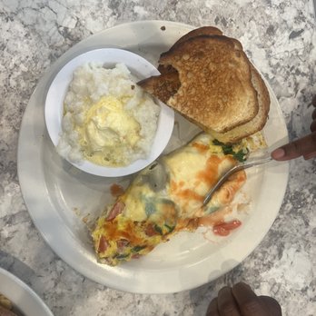 Pop's Diner Co. - Garden Omelette w/ Grits - Diners Near Me - Virginia Beach, Virginia