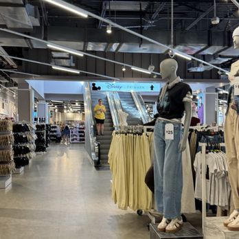 Primark - Interior - Men's Clothing Near Me - Orlando, Florida Primark - Interior - Men's Clothing Near Me - Orlando, Florida