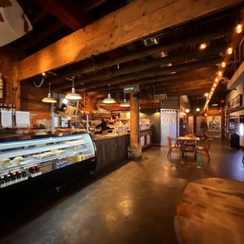 Jolts & Juice - the inside of a restaurant - Coffee & Tea Near Me - Ontario, Oregon