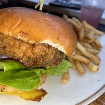 801 Restaurant & Bar - 8th St. Chicken Sandwich - Bars Near Me - Washington, DC, District of Columbia