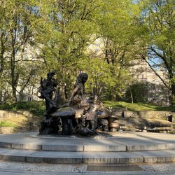 Alice In Wonderland Sculpture