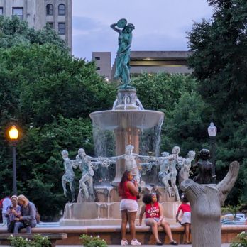 Depew Memorial Fountain - Depew Memorial Fountain, Indianapolis - Local Flavor Near Me - Indianapolis, Indiana